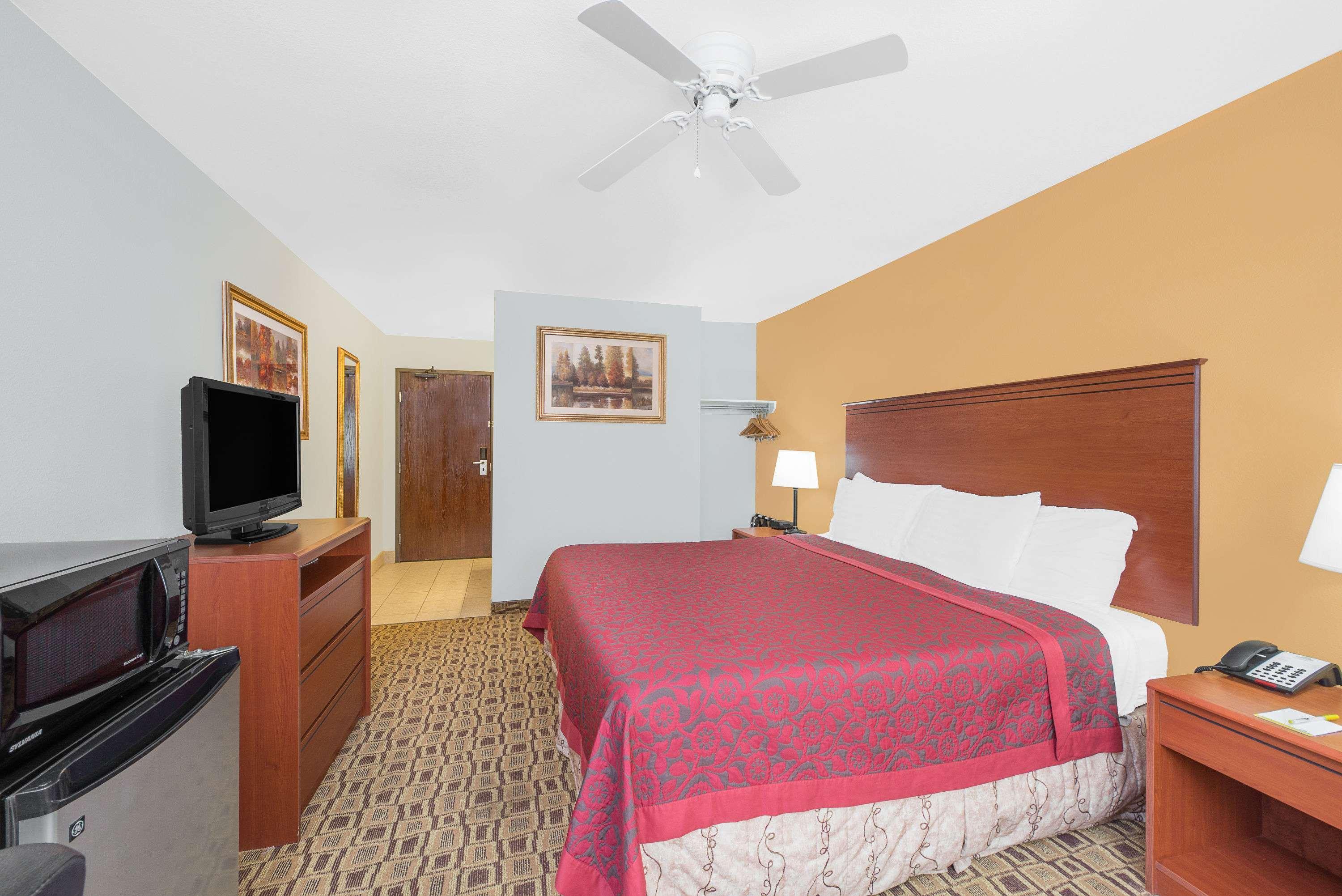 Days By Wyndham Hotel Lamar